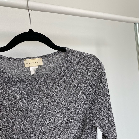 🎀 enough about me… Cropped Gray Sweater - Picture 3 of 5